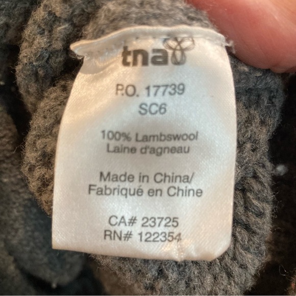 ARITZIA TNA Sz M 100% Lambswool Turned Collar Classic Pockets Sweater - Picture 8 of 9